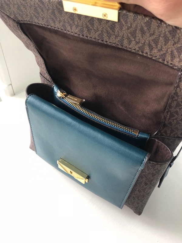 マイケルコースバッグ素材ディテール